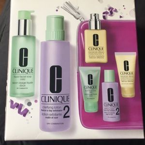 Clinique:At home and away set